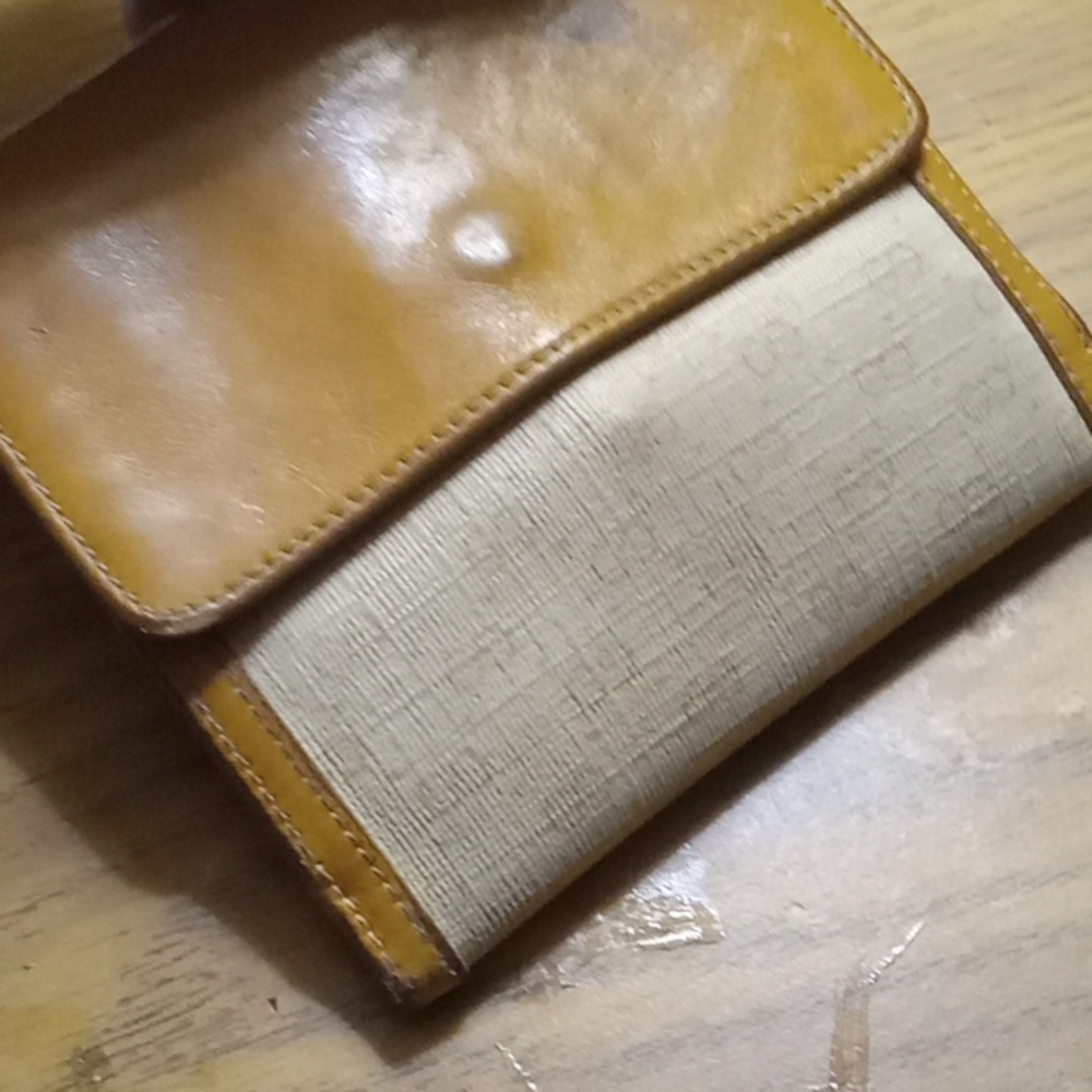 GUCCI mens wallet (like new) - Picture 2 of 4